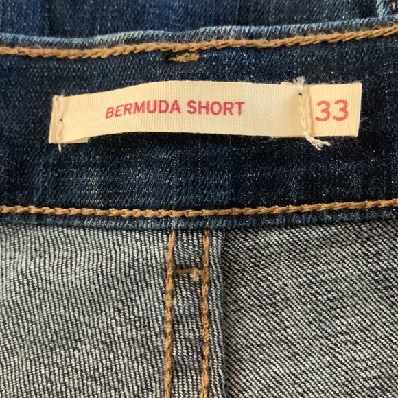 WOMANS Levi’s Bermuda Shorts - Picture 8 of 10